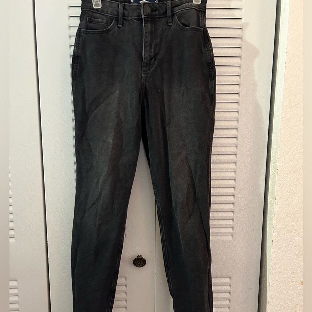 Hollister High Rise Straight Legged Jeans